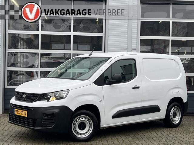Wit Gebruikt 2023 Peugeot Partner S MPV | € 13.940 (Goede deal) - Afbeelding 1/4