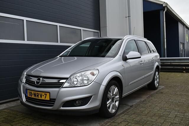Grijs Gebruikt 2010 Opel Astra Cosmo Stationwagen | € 1.999 (Super prijs) - Afbeelding 1/4