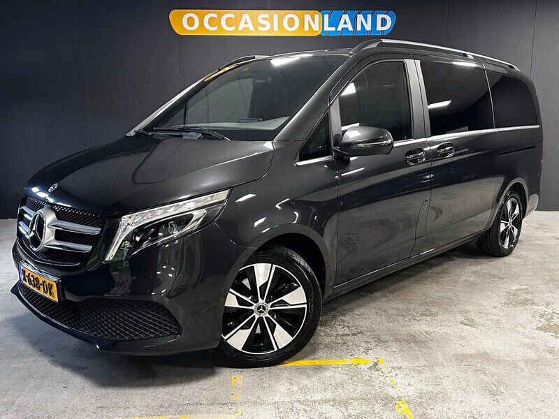 Grijs Gebruikt 2023 Mercedes V300 Exclusive MPV | € 51.000 - Afbeelding 1/4