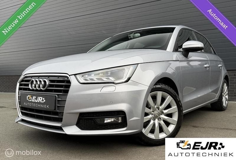 Zilver (metallic) Occasion 2015 Audi A1 Sportback Design Hatchback | € 15.950 (Duur) - Afbeelding 1/4