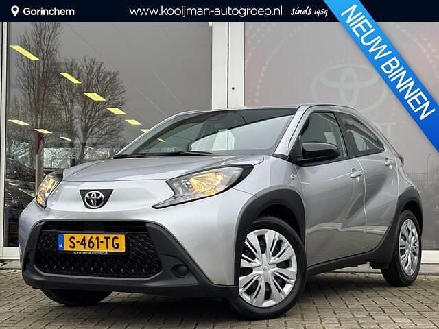 Grijs Gebruikt 2022 Toyota Aygo X Play SUV | € 15.900 (Goede deal) - Afbeelding 1/4