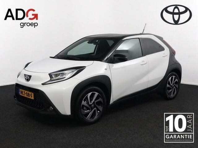 Wit Nieuw 2025 Toyota Aygo Pulse Hatchback | € 22.400 (Duur) - Afbeelding 1/4