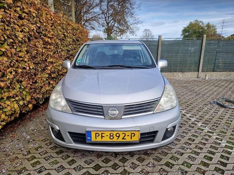 Grijs Gebruikt 2007 Nissan Tiida Sedan | € 2.000 - Afbeelding 1/4