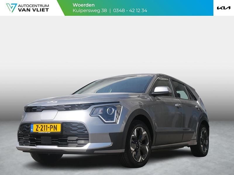 Grijs Gebruikt 2024 Kia e-Niro Light SUV | € 28.390 (Super prijs) - Afbeelding 1/4