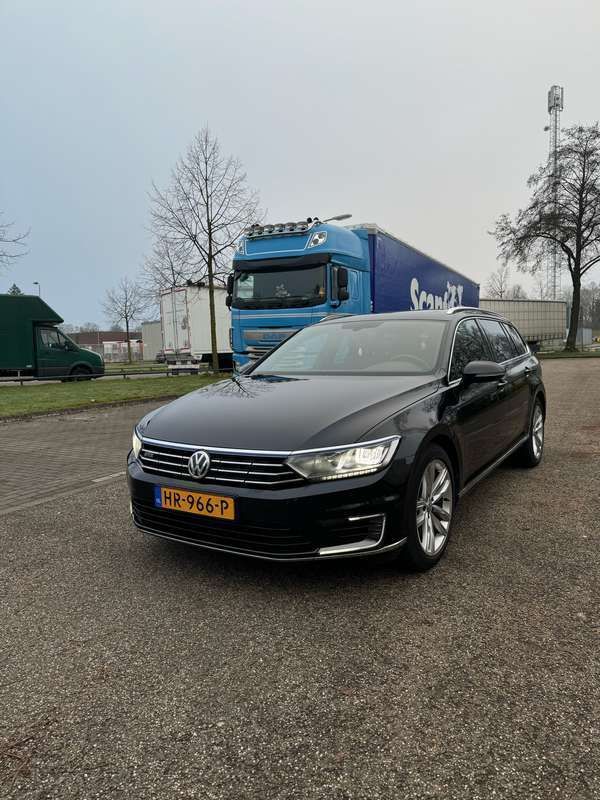 Zwart Gebruikt 2015 VW Passat Highline Stationwagen | € 16.750 (Duur) - Afbeelding 1/4