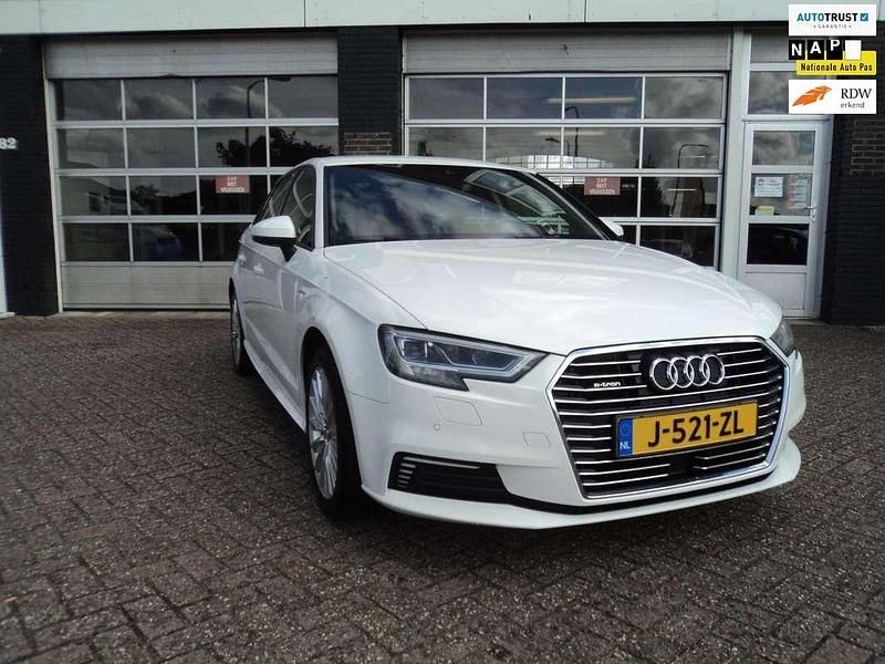 Wit Gebruikt 2017 Audi A3 Sportback e-tron Sport Sedan | € 13.450 (Eerlijke prijs) - Afbeelding 1/4
