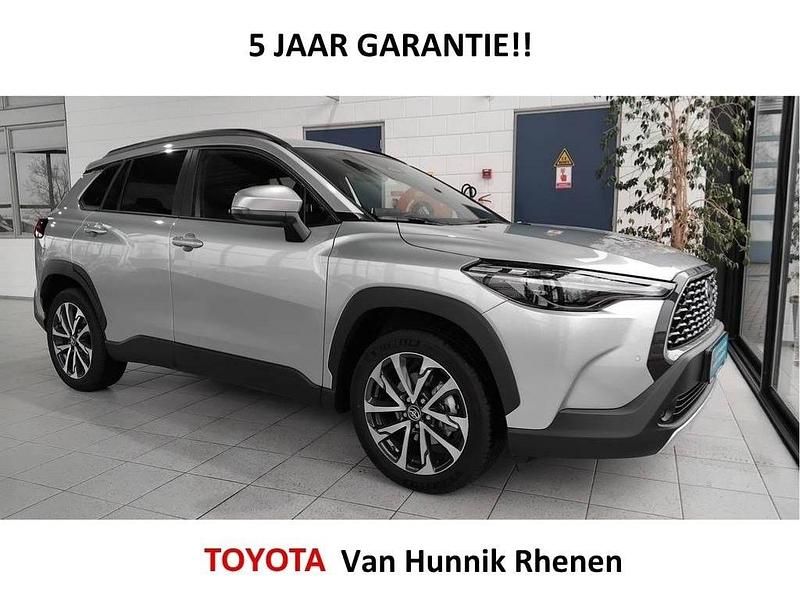 Zilver Gebruikt 2024 Toyota Corolla Cross Style SUV | € 33.950 - Afbeelding 1/4
