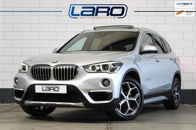 Grijs, metallic lak Gebruikt 2018 BMW X1 xLine SUV | € 25.450 (Eerlijke prijs) - Afbeelding 1/4