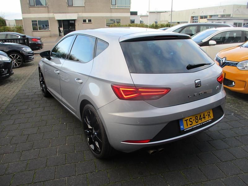 Occasion Seat Leon Business 150 PK (110 kW) 2018 Grijs (metallic) Hatchback
