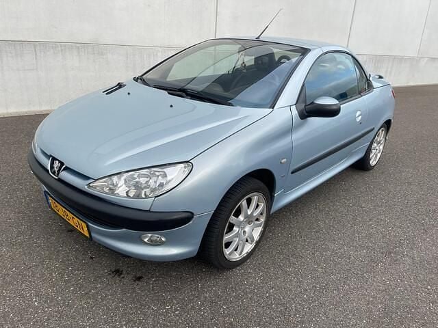 Grijs Gebruikt 2002 Peugeot 206 CC Cabriolet | € 899 (Eerlijke prijs) - Afbeelding 1/4