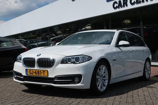 Wit Occasion 2014 BMW 520 Executive Stationwagen | € 8.945 (Super prijs) - Afbeelding 1/4