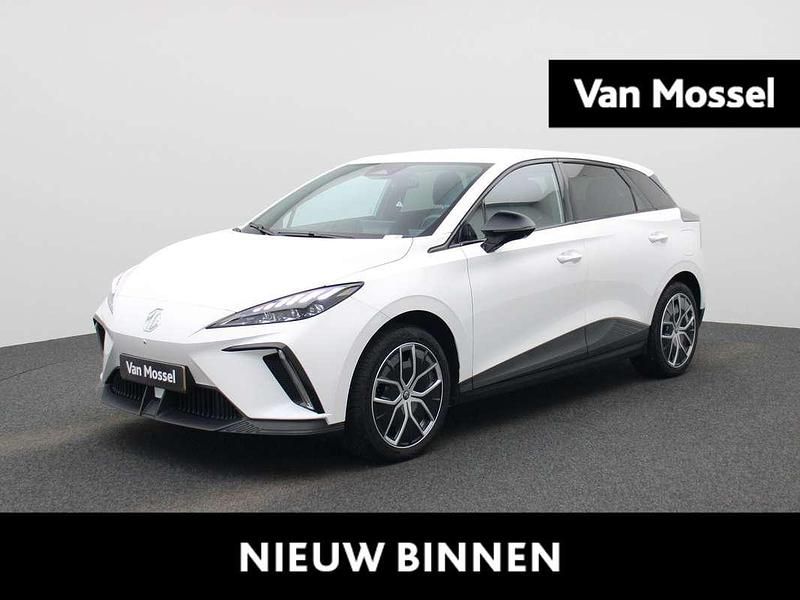 Wit Gebruikt 2023 MG MG4 EV Luxury Hatchback | € 23.995 (Eerlijke prijs) - Afbeelding 1/4