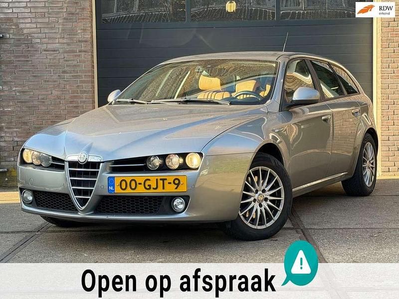 Grijs Occasion 2008 Alfa Romeo 159 Stationwagen | € 1.695 (Eerlijke prijs) - Afbeelding 1/4