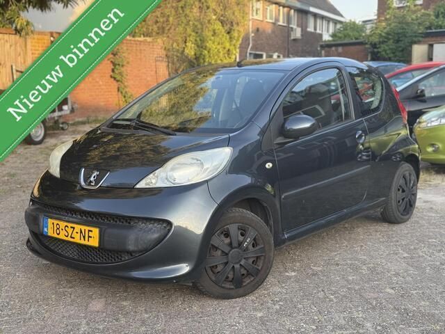Grijs Gebruikt 2006 Peugeot 107 Hatchback | € 2.145 (Eerlijke prijs) - Afbeelding 1/4