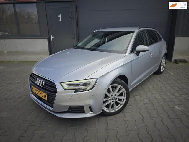 Grijs Gebruikt 2017 Audi A3 Sportback Performance Hatchback | € 17.150 (Eerlijke prijs) - Afbeelding 1/4