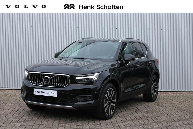 Zwart Gebruikt 2022 Volvo XC40 Inscription SUV | € 36.950 (Duur) - Afbeelding 1/4