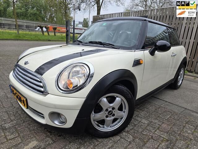 Wit Gebruikt 2008 Mini Cooper Hatchback | € 2.899 (Iets duurder) - Afbeelding 1/4