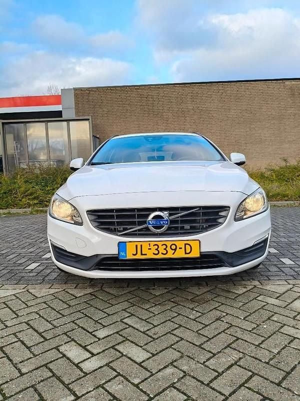 Occasion 2016 Volvo V60 Stationwagen | € 9.750 (Iets duurder) - Afbeelding 1/4