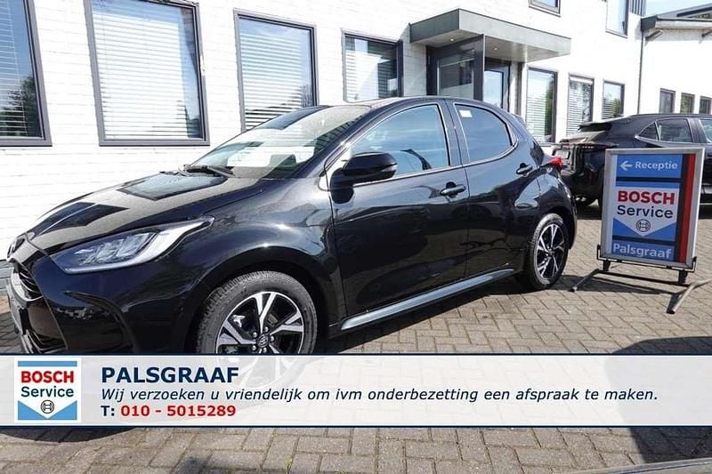 Zwart, metallic lak Nieuw 2025 Toyota Yaris Hybrid Comfort Hatchback | € 27.950 (Super prijs) - Afbeelding 1/4