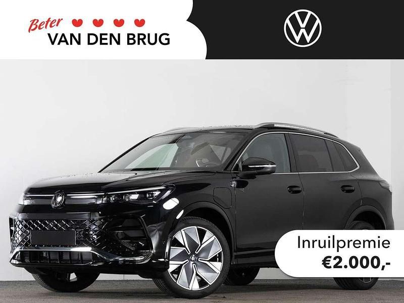 Zwart Nieuw 2025 VW Tiguan R-line Edition SUV | € 57.379 (Super prijs) - Afbeelding 1/4