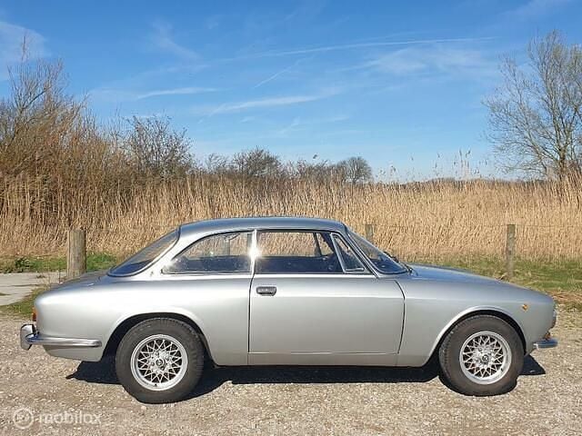 Grijs Gebruikt 1976 Alfa Romeo GT Junior | € 29.950 - Afbeelding 1/4