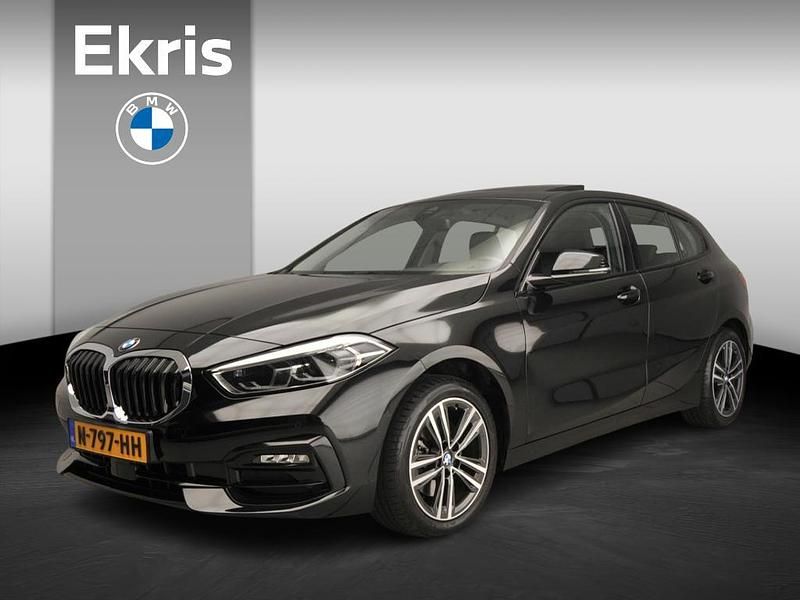 Zwart Gebruikt 2021 BMW 118 Executive Hatchback | € 28.900 (Iets duurder) - Afbeelding 1/4