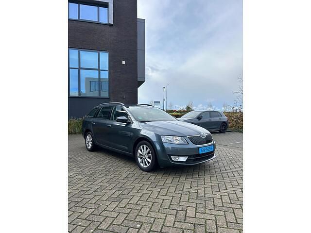 Grijs Gebruikt 2015 Skoda Octavia Business Line Stationwagen | € 5.950 (Goede deal) - Afbeelding 1/4