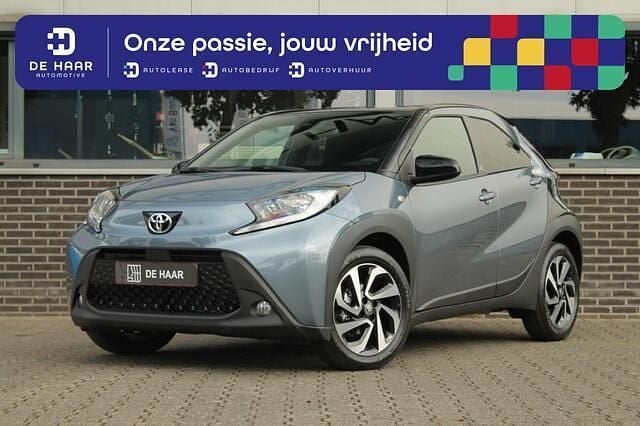 Grijs Gebruikt 2024 Toyota Aygo Pulse Hatchback | € 16.900 (Eerlijke prijs) - Afbeelding 1/4