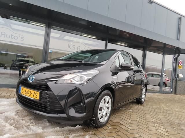 Zwart Occasion 2020 Toyota Yaris Active Hatchback | € 11.999 (Goede deal) - Afbeelding 1/4