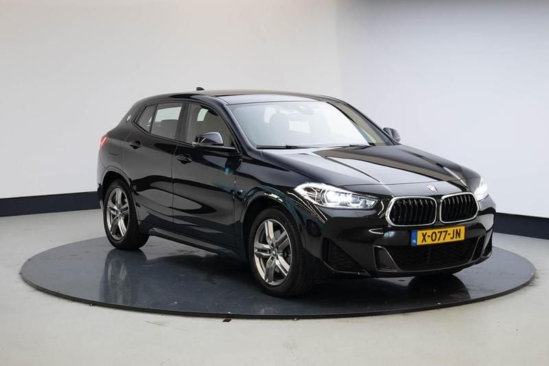 Zwart Gebruikt 2020 BMW X2 Executive SUV | € 27.945 (Eerlijke prijs) - Afbeelding 1/4