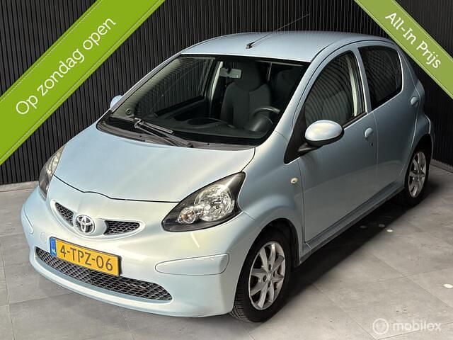 Blauw Gebruikt 2005 Toyota Aygo Hatchback | € 2.399 (Eerlijke prijs) - Afbeelding 1/4