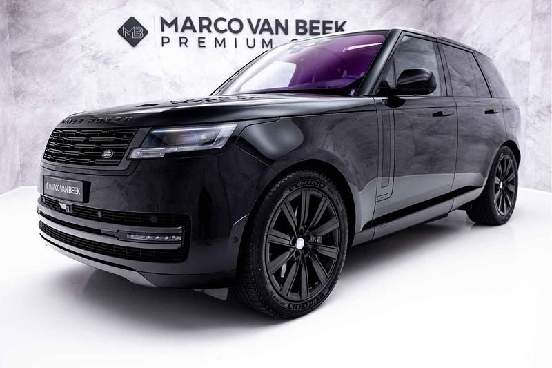 Santorini black (zwart metallic) Gebruikt 2023 Land Rover Range Rover Autobiography SUV | € 139.850 (Duur) - Afbeelding 1/4