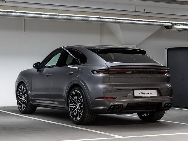 Nieuw Porsche Cayenne Black Edition 471 PK (346 kW) 2025 Grijs SUV