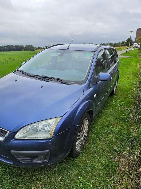 Blauw Gebruikt 2005 Ford Focus Titanium Stationwagen | € 1.250 (Eerlijke prijs) - Afbeelding 1/4