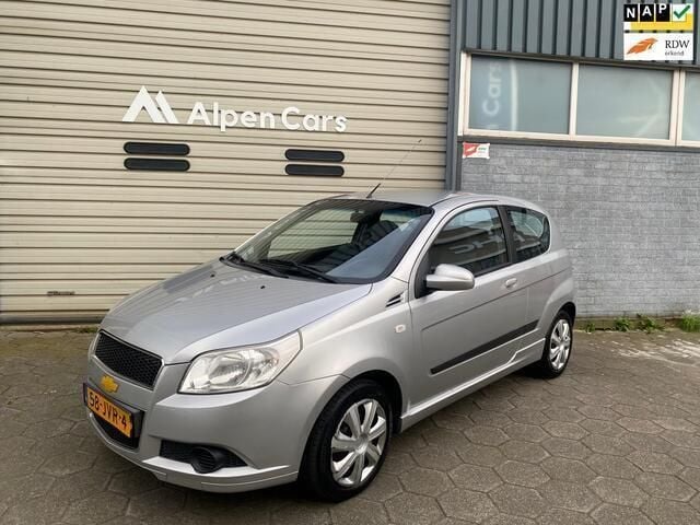 Grijs Gebruikt 2009 Chevrolet Aveo LS Hatchback | € 1.950 (Eerlijke prijs) - Afbeelding 1/4