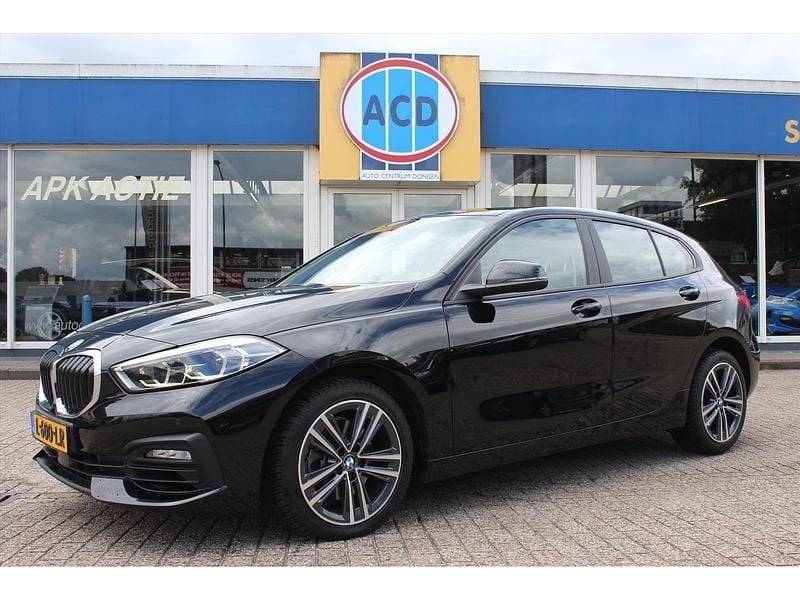 Zwart Gebruikt 2021 BMW 116 Sport Line Hatchback | € 17.500 (Eerlijke prijs) - Afbeelding 1/4