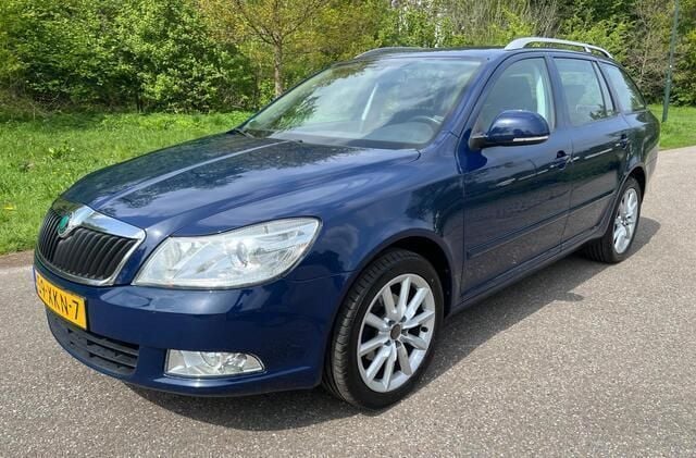 Blauw Gebruikt 2012 Skoda Octavia Elegance Stationwagen | € 4.250 (Super prijs) - Afbeelding 1/4