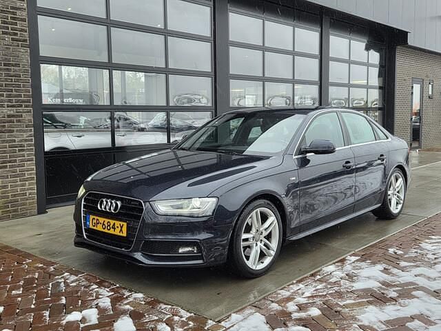 Blauw Occasion 2015 Audi A4 S-Line Sedan | € 13.975 (Eerlijke prijs) - Afbeelding 1/4