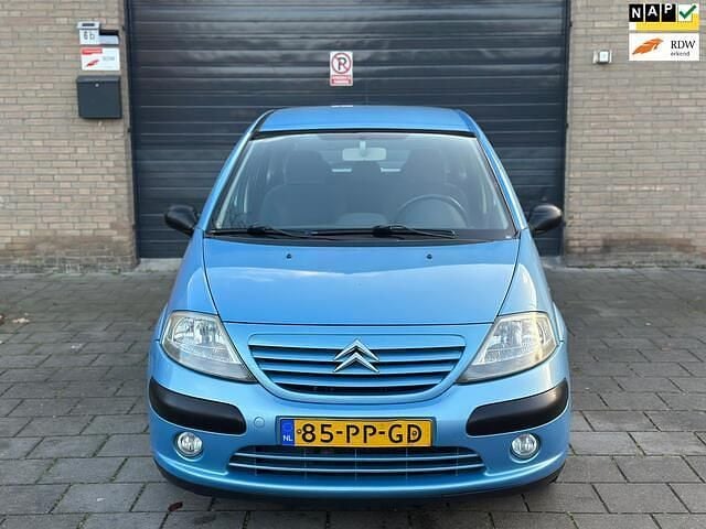 Blauw (metallic) Gebruikt 2004 Citroën C3 Hatchback | € 1.250 (Eerlijke prijs) - Afbeelding 1/4