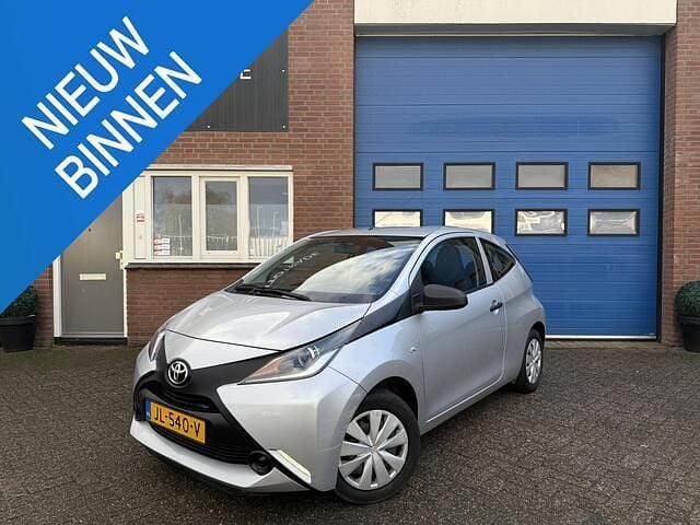 Grijs Occasion 2016 Toyota Aygo Hatchback | € 5.250 (Goede deal) - Afbeelding 1/4