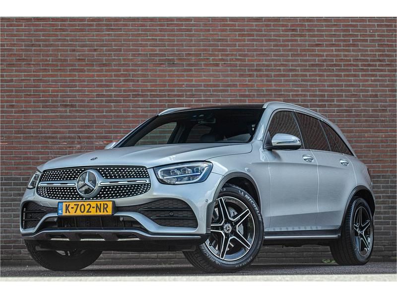 Grijs (metallic) Gebruikt 2020 Mercedes GLC300 AMG line SUV | € 41.950 (Super prijs) - Afbeelding 1/3