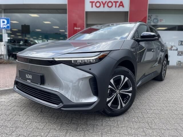 Grijs Nieuw 2025 Toyota bZ4X SUV | € 51.295 (Duur) - Afbeelding 1/4