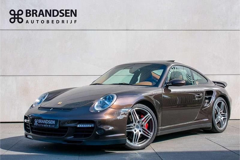 Bruin, metallic lak Gebruikt 2009 Porsche 997 Sport Coupé | € 79.900 - Afbeelding 1/4
