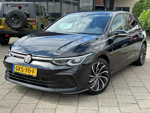 Zwart Gebruikt 2020 VW Golf VIII Style Hatchback | € 19.950 (Goede deal) - Afbeelding 1/4