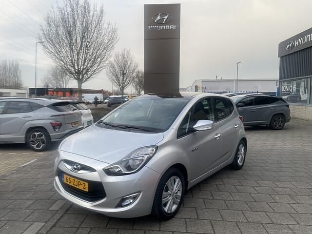 Grijs (metallic) Occasion 2012 Hyundai ix20 Hatchback | € 7.500 (Eerlijke prijs) - Afbeelding 1/4