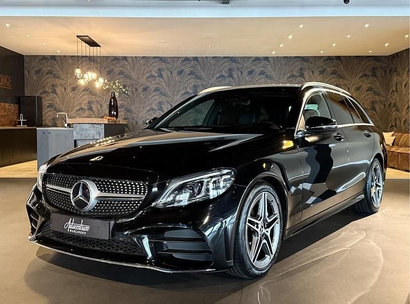 Zwart Occasion 2019 Mercedes C200 AMG Stationwagen | € 26.950 (Eerlijke prijs) - Afbeelding 1/4