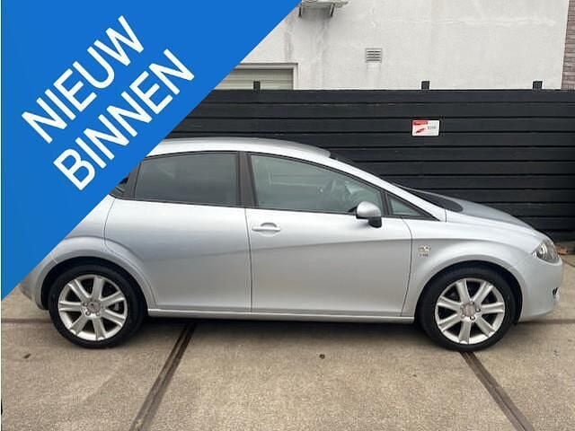 Grijs Gebruikt 2009 Seat Leon MPV | € 3.450 (Eerlijke prijs) - Afbeelding 1/4