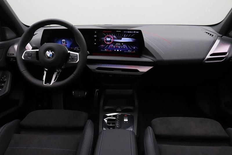 Nieuw BMW 120 M Sport 156 PK (114 kW) 2026 Grijs Hatchback