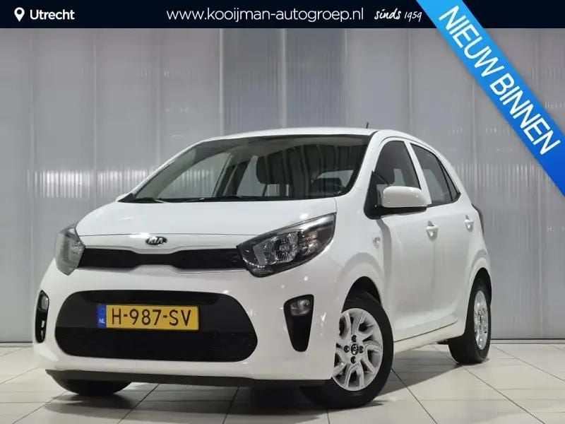 (ud) clear white s Gebruikt 2020 Kia Picanto Comfort Hatchback | € 11.249 (Eerlijke prijs) - Afbeelding 1/4