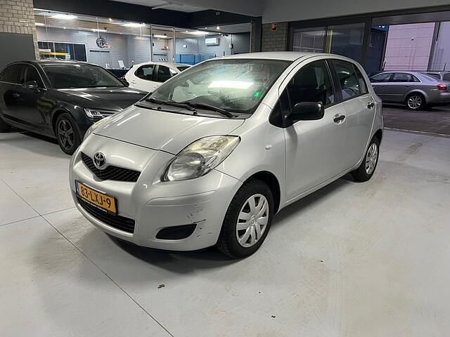 Grijs Occasion 2010 Toyota Yaris Hatchback | € 2.850 (Goede deal) - Afbeelding 1/4